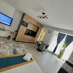 North Spa&pools Alezzibeach 아파트 Năvodari