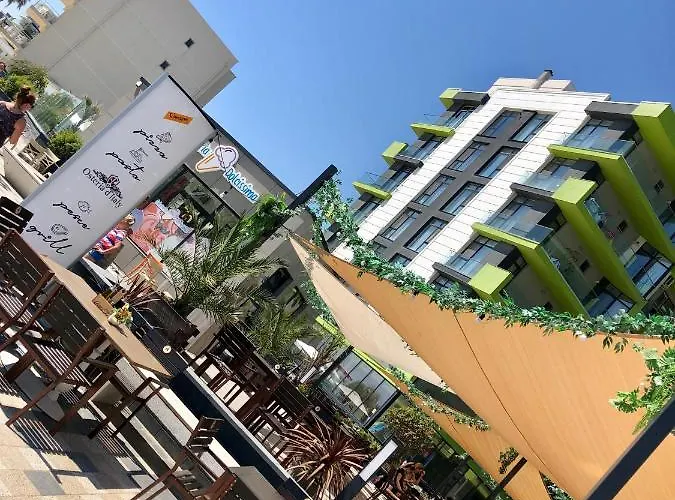 North Spa&pools Alezzibeach アパート